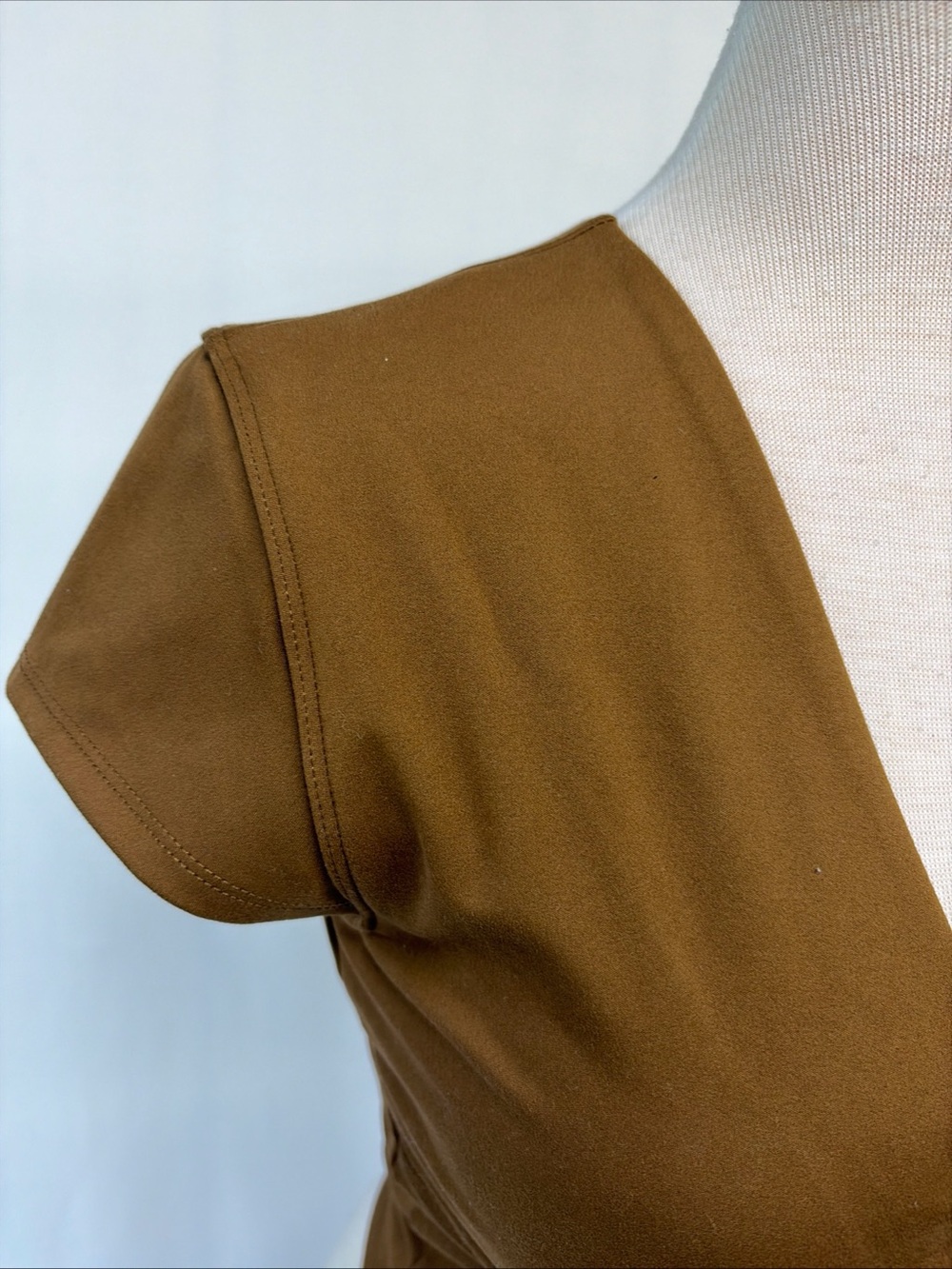 Sincerely Jules Active Women Sz Small Brown Crop Top V-Neck Capped Sleeve - Picture 4 of 11